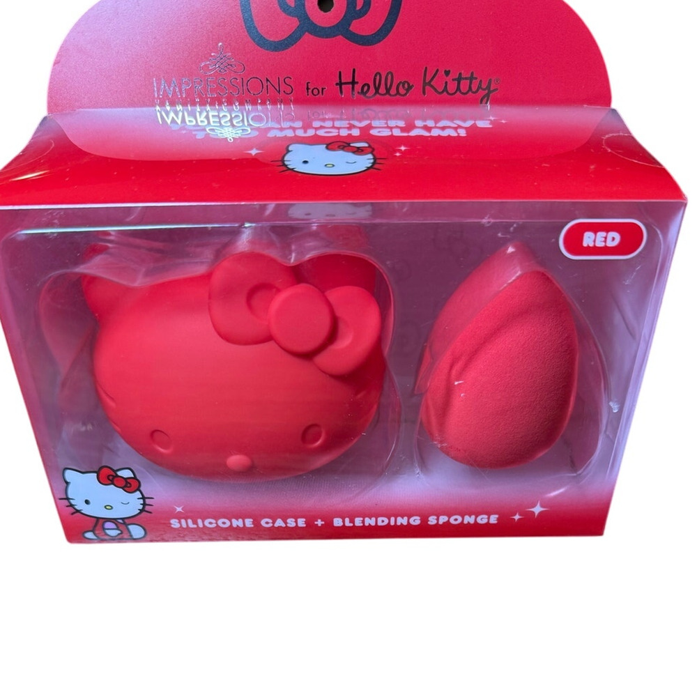 Hello Kitty Red Travel Case and Blending Sponge Set is brand new in the box